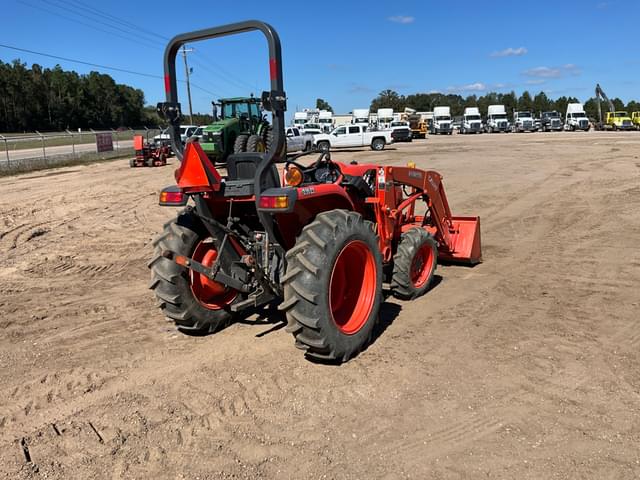 Image of Kubota L3301D equipment image 4