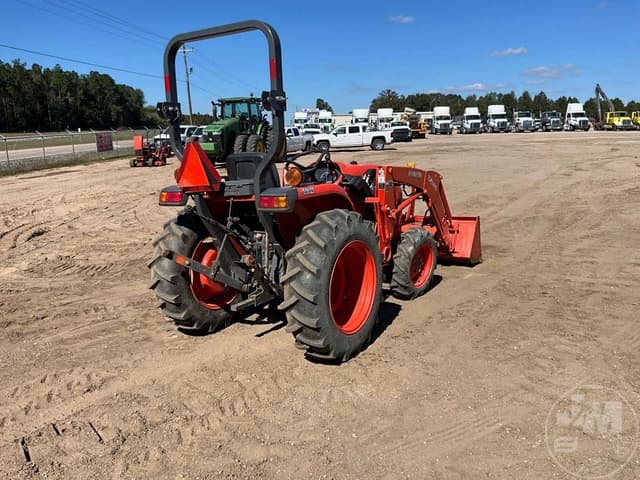Image of Kubota L3301D equipment image 4