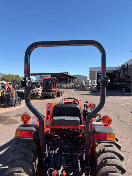 Image of Kubota L3301DT equipment image 3