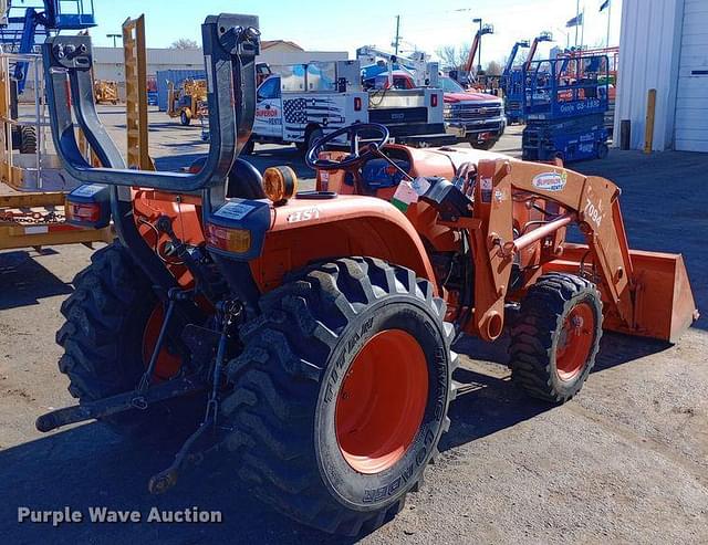 Image of Kubota L3301HST equipment image 4