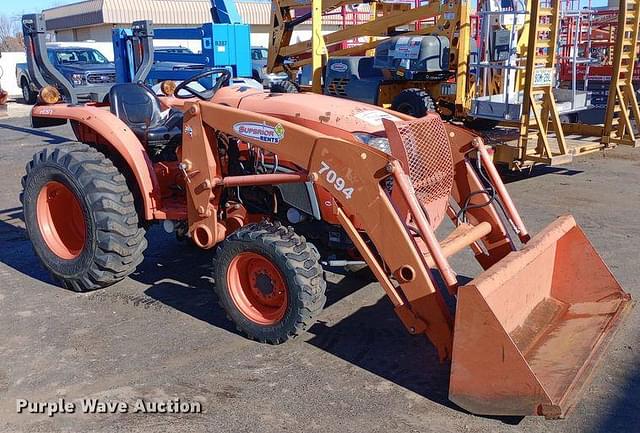 Image of Kubota L3301HST equipment image 2