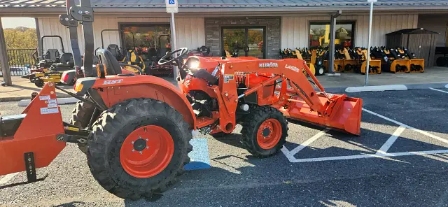 Image of Kubota L3301HST equipment image 2