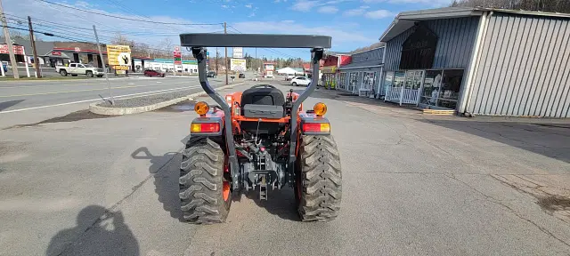 Image of Kubota L3301HST equipment image 3