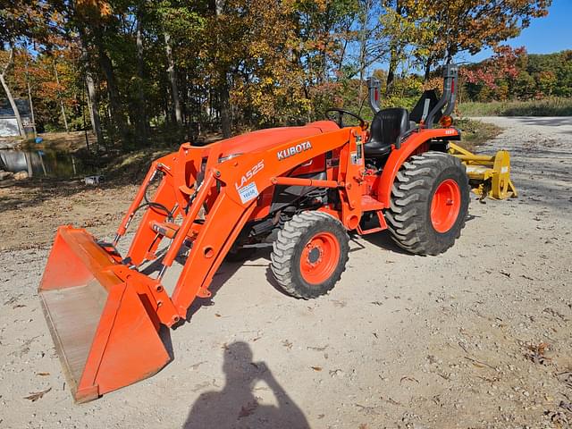 Image of Kubota L3301 equipment image 1