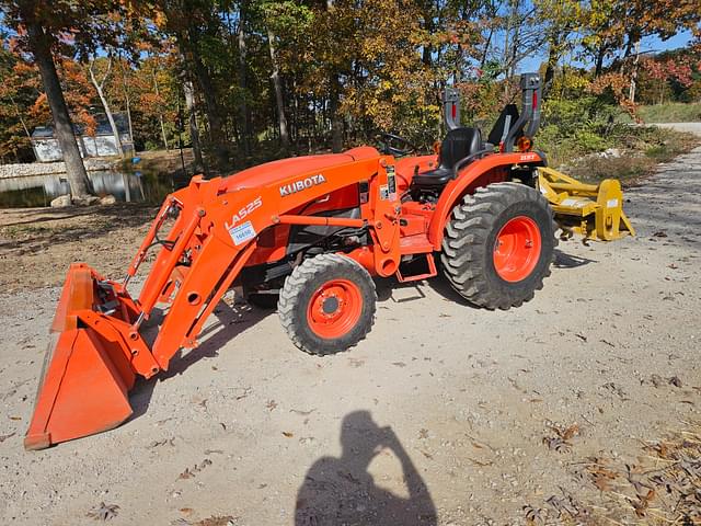 Image of Kubota L3301 equipment image 3