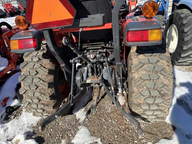 Image of Kubota L3302 equipment image 4