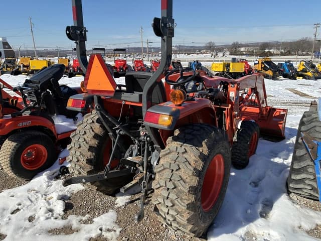Image of Kubota L3302 equipment image 2