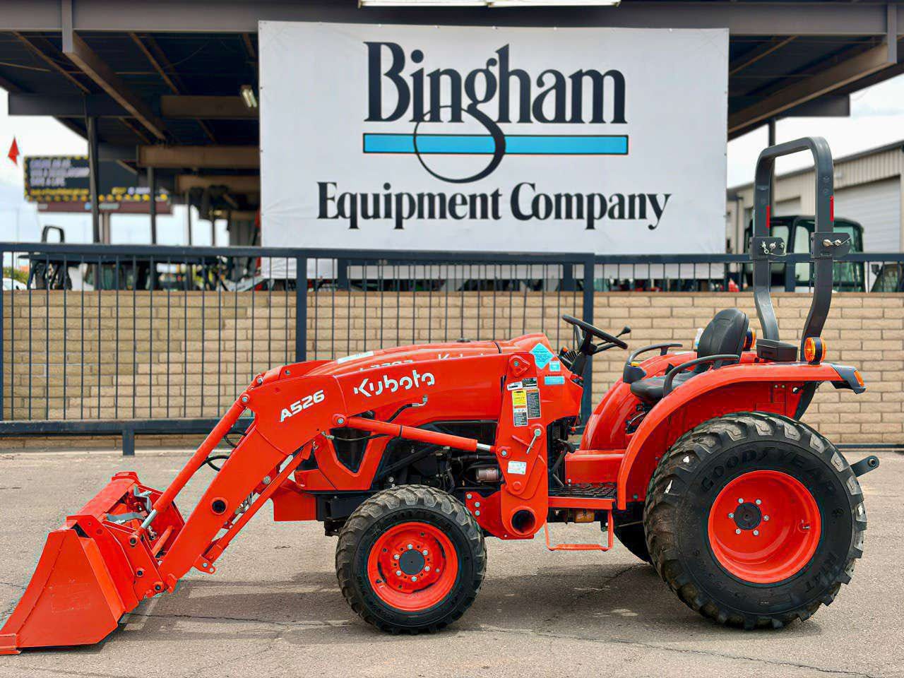 Kubota L3302 Equipment Image0