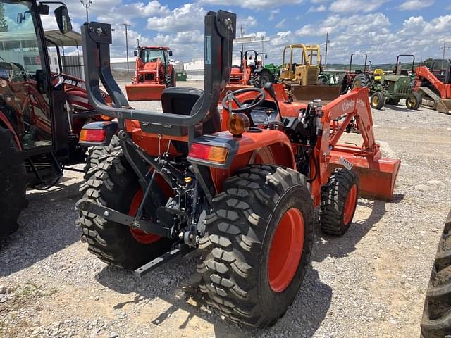 Image of Kubota L3302 equipment image 2