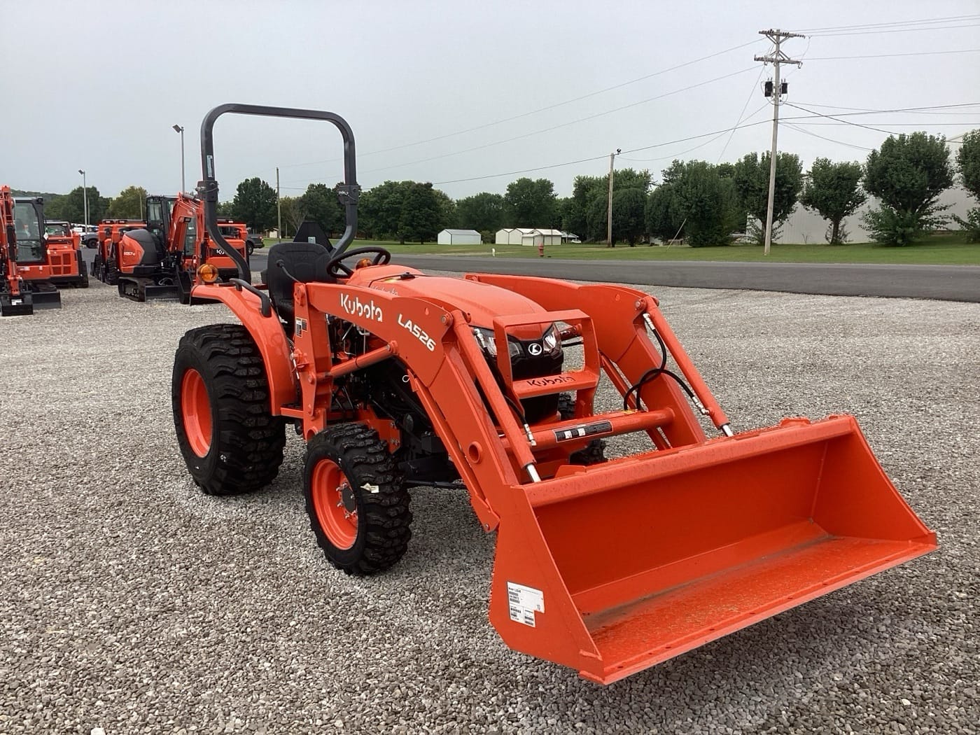 Kubota L3302 Equipment Image0