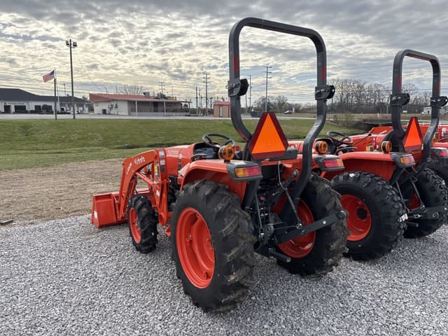 Image of Kubota L3302 equipment image 4