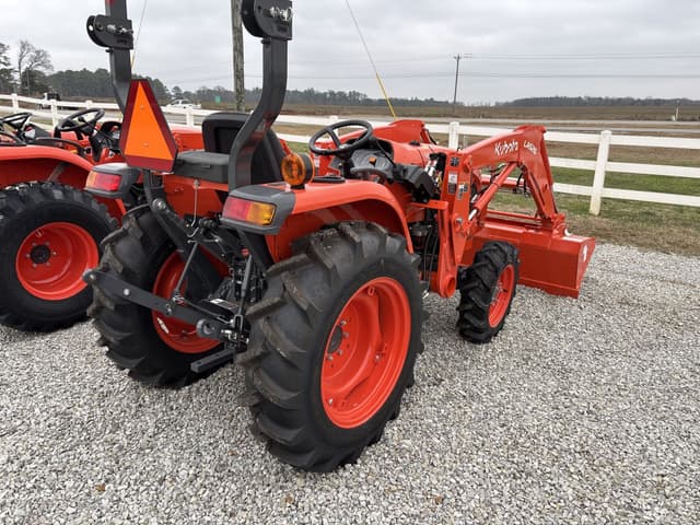 Image of Kubota L3302DT equipment image 4