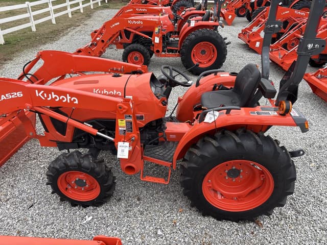 Image of Kubota L3302DT equipment image 2