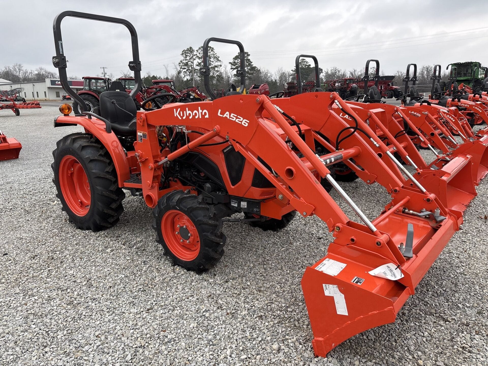 Kubota L3302DT Equipment Image0