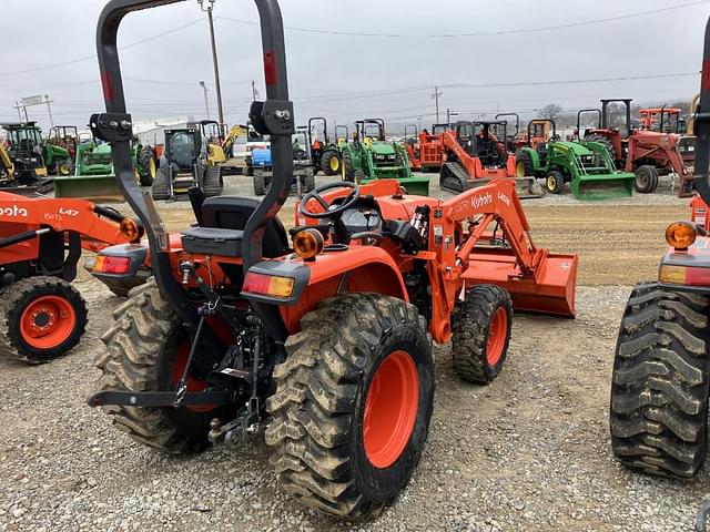 Image of Kubota L3302 equipment image 2