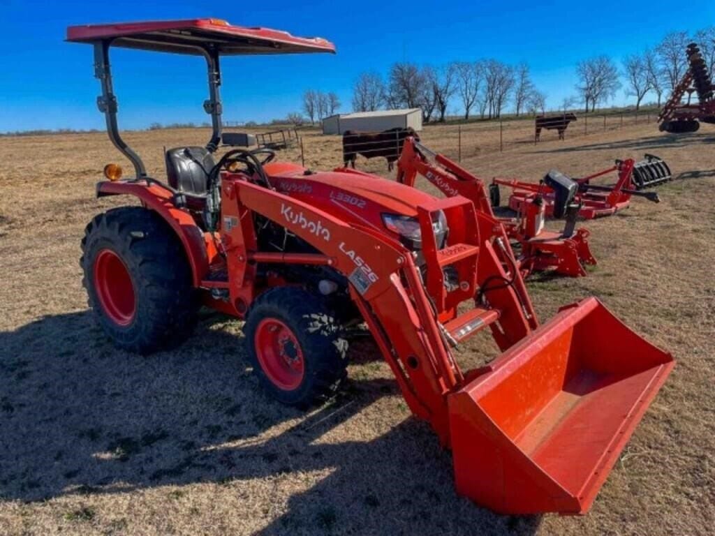 Kubota L3302 Equipment Image0