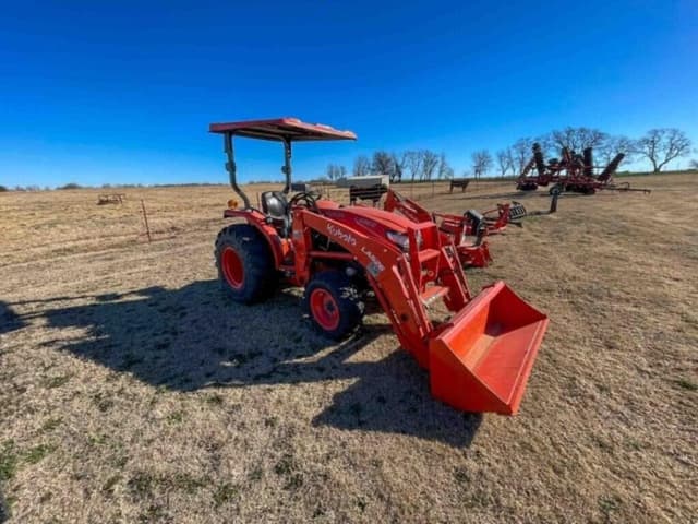 Image of Kubota L3302 equipment image 1