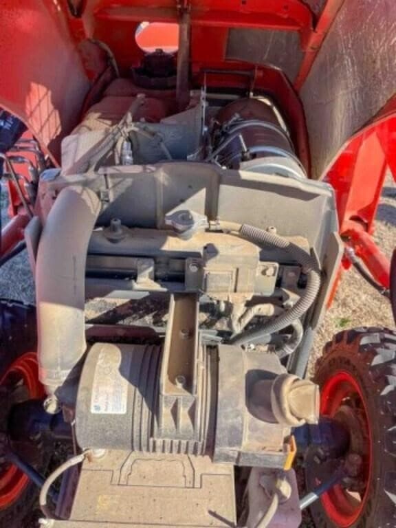Image of Kubota L3302 equipment image 2