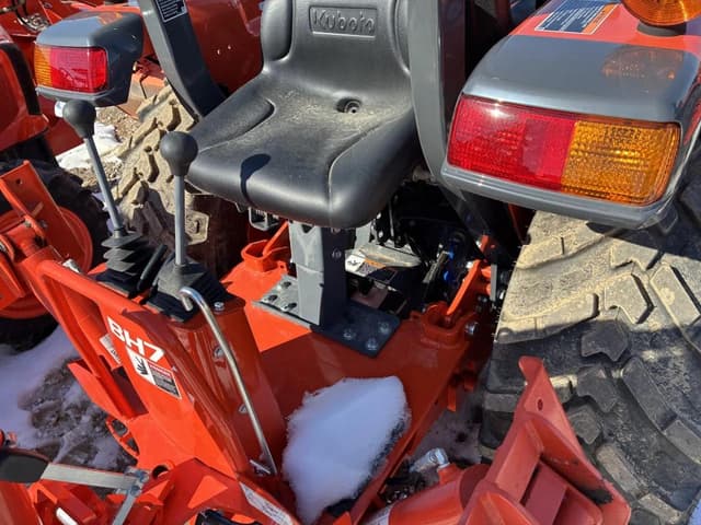 Image of Kubota L3302 equipment image 4