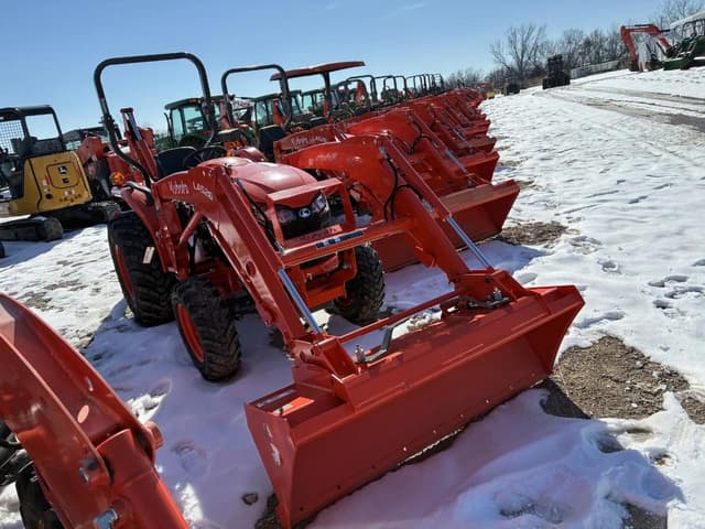 Image of Kubota L3302 equipment image 1