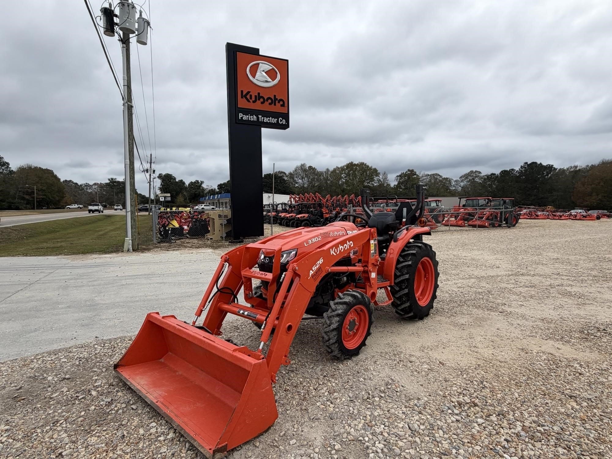 Kubota L3302DT Equipment Image0