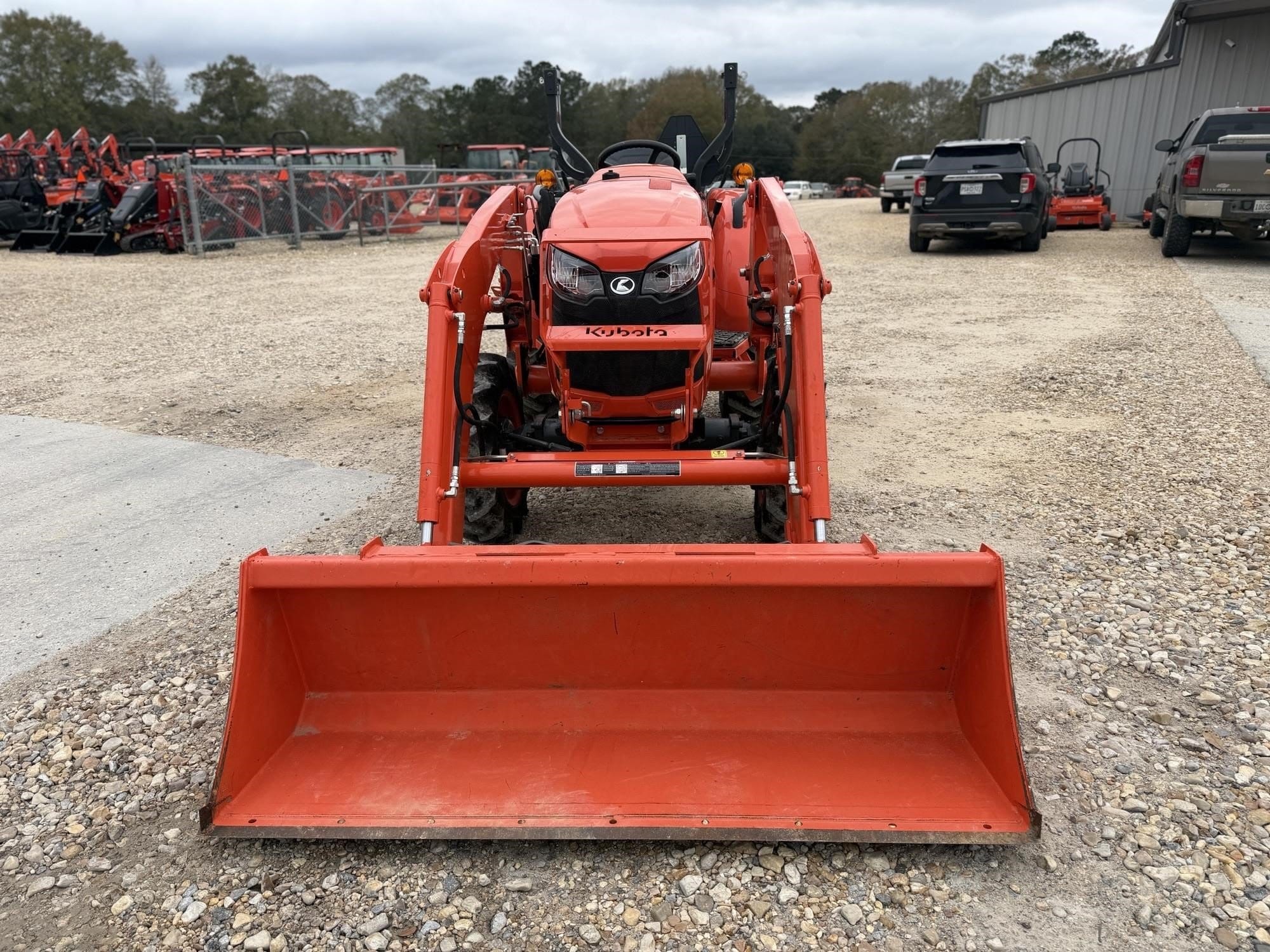 Kubota L3302DT Equipment Image0