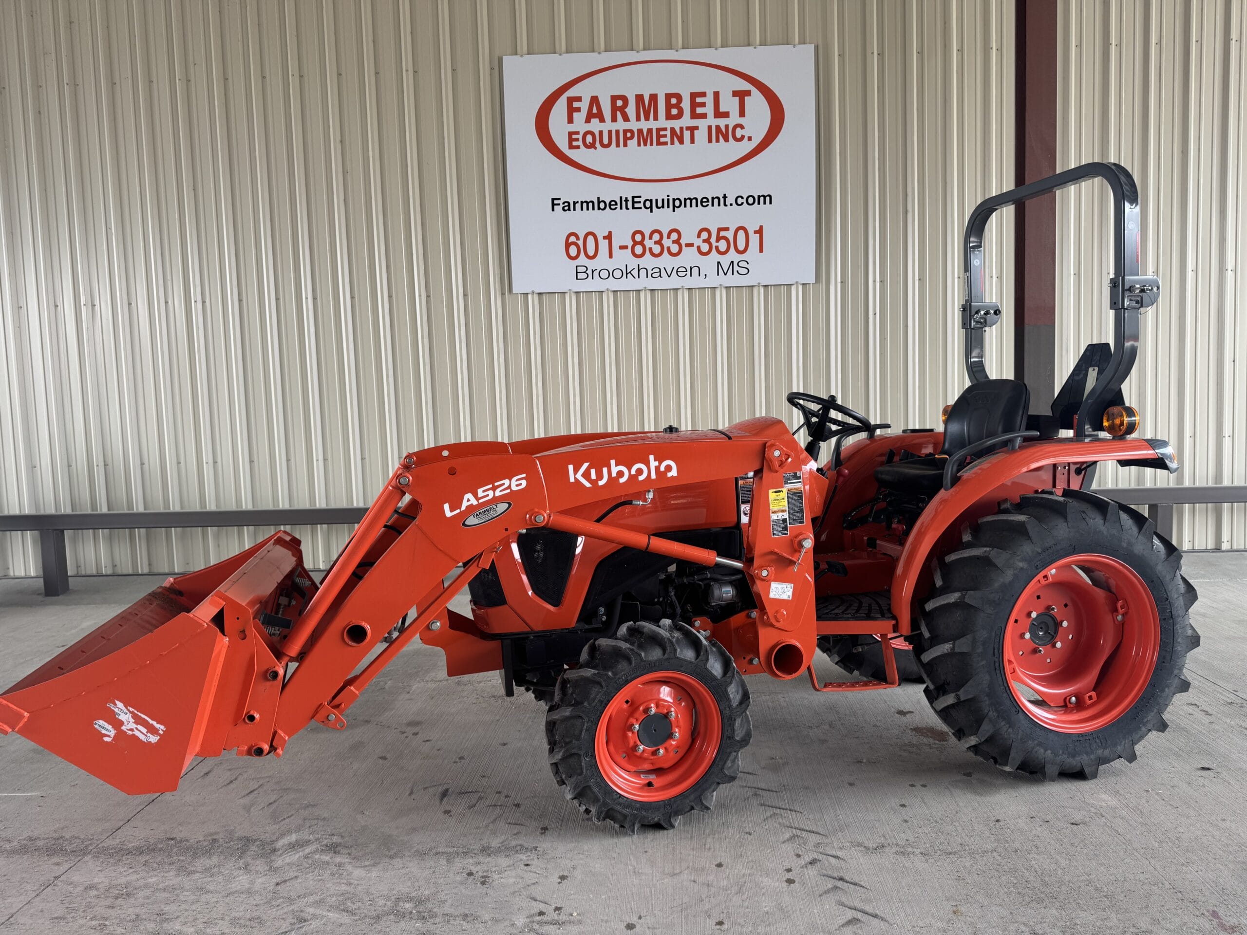 2024 Kubota L3302DT Equipment Image0