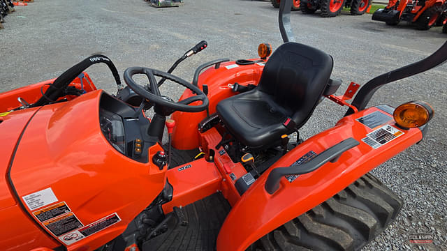 Image of Kubota L3302DT equipment image 4