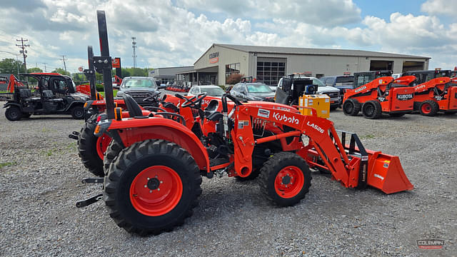 Image of Kubota L3302DT equipment image 2