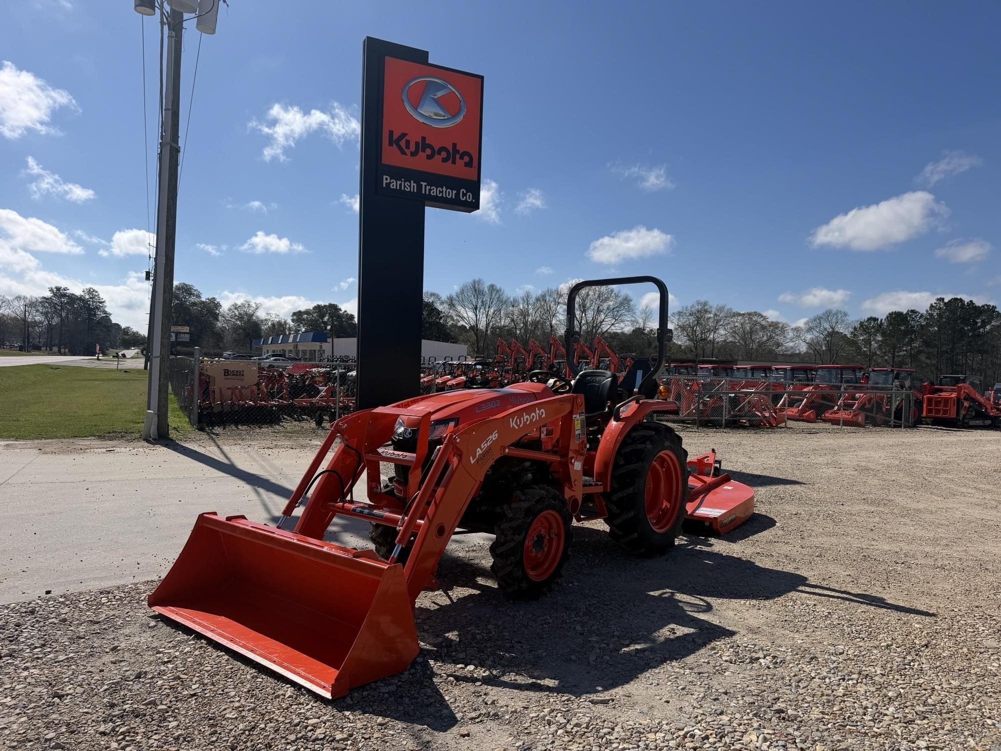 Kubota L3302HST Equipment Image0