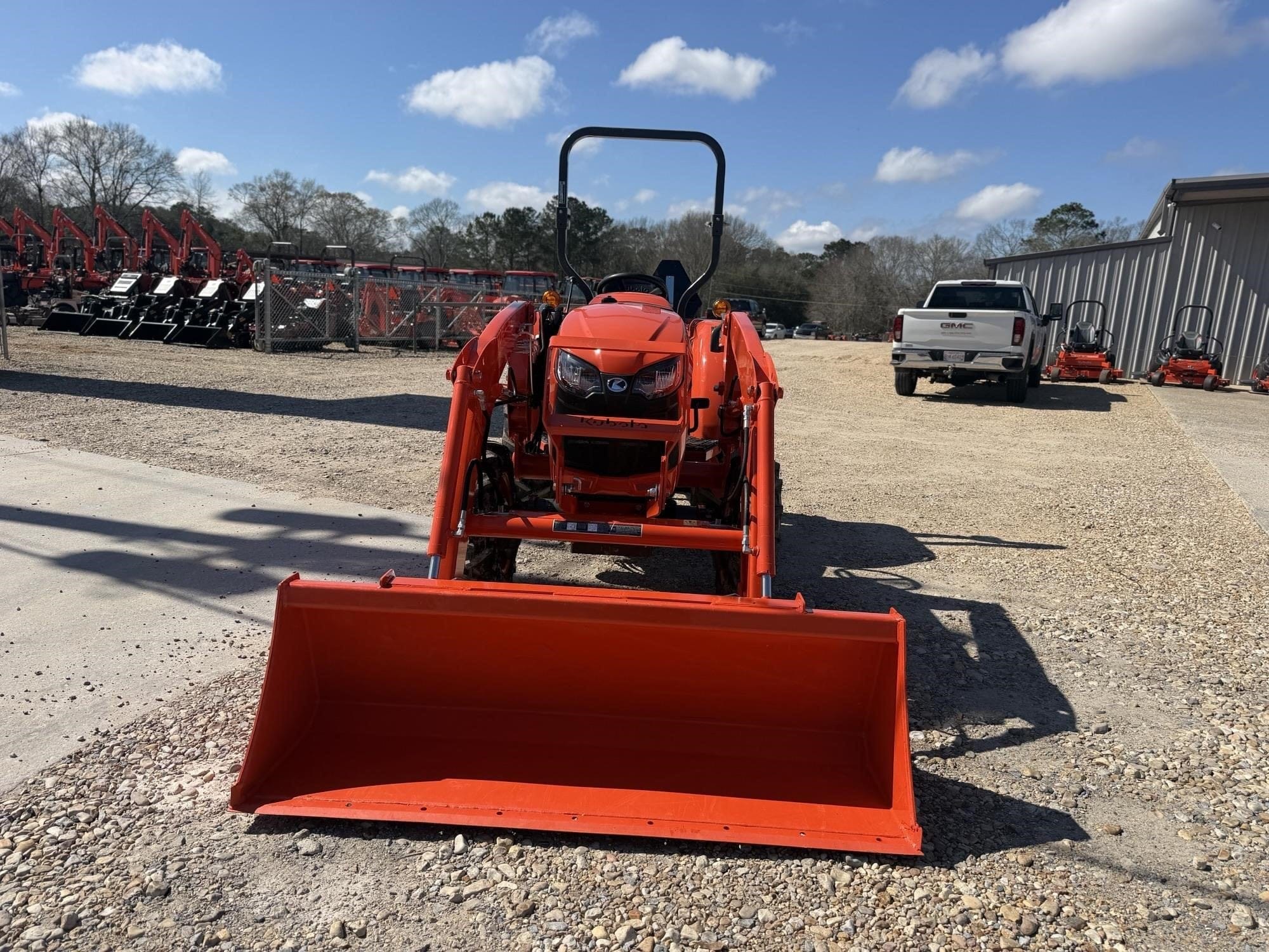 Kubota L3302HST Equipment Image0