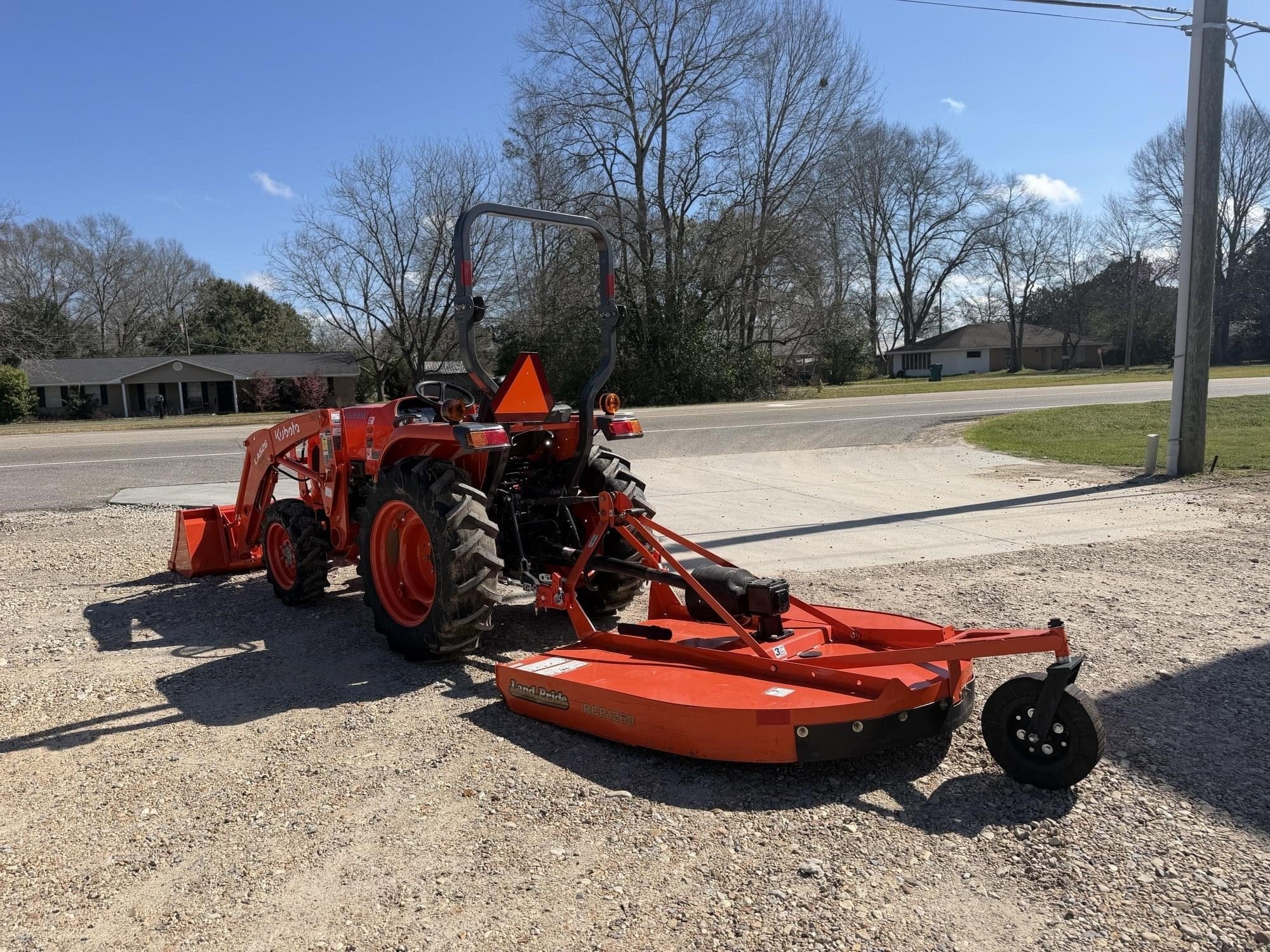 Kubota L3302HST Equipment Image0