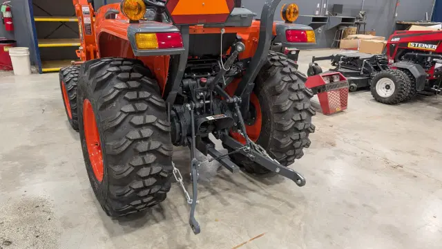 Image of Kubota L3302HST equipment image 3