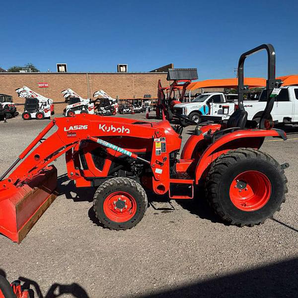 Image of Kubota L3302HST equipment image 4