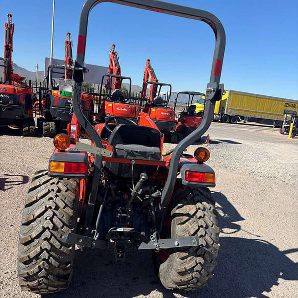 Image of Kubota L3302 equipment image 3