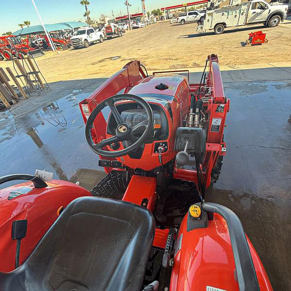 Image of Kubota L3302HST equipment image 4