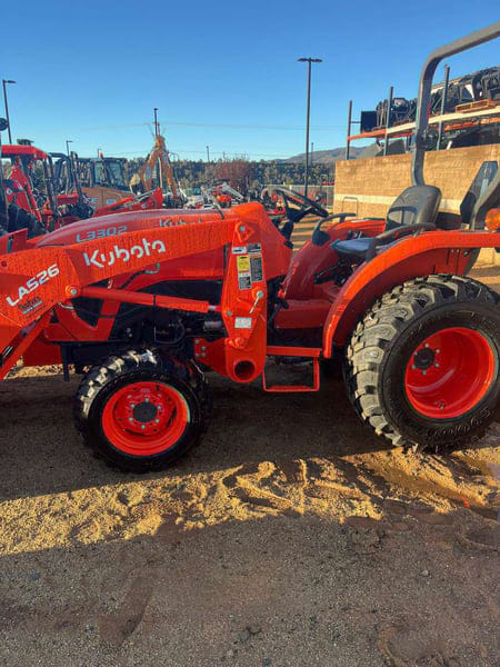 Kubota L3302 Equipment Image0