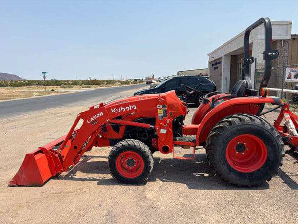 Kubota L3302 Equipment Image0
