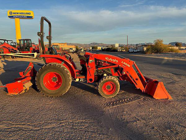Image of Kubota L3302 equipment image 1