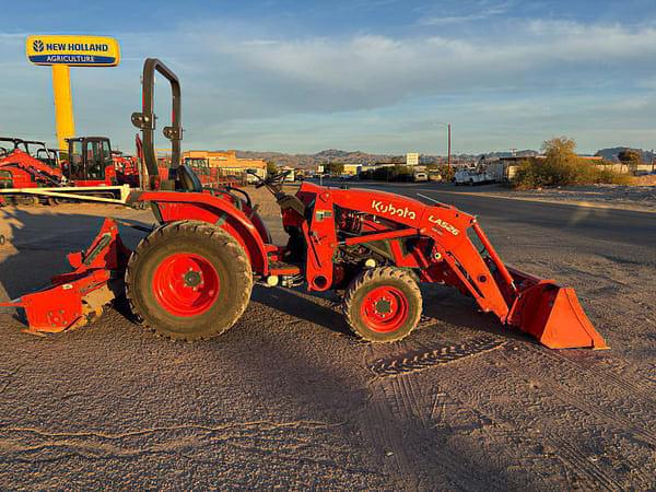 Image of Kubota L3302HST equipment image 2