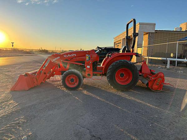 Image of Kubota L3302 equipment image 4