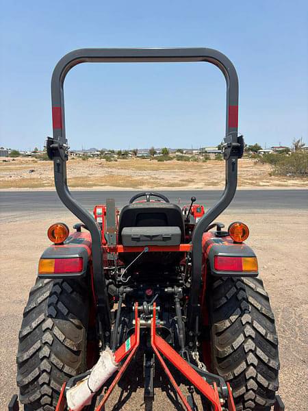 Image of Kubota L3302 equipment image 3