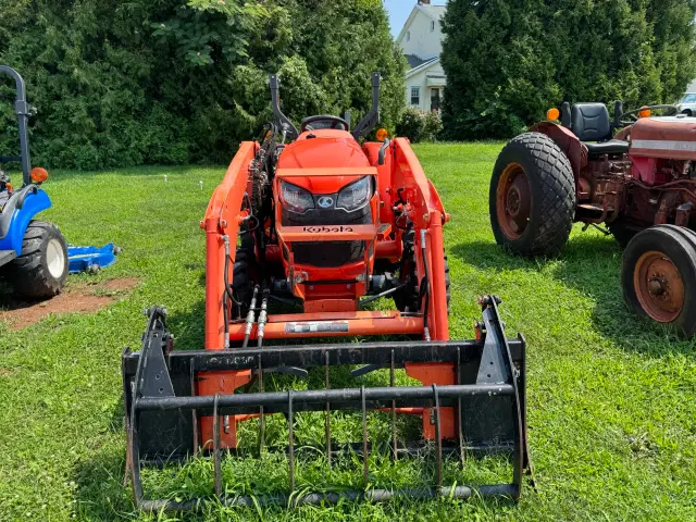 Image of Kubota L3302HST equipment image 1