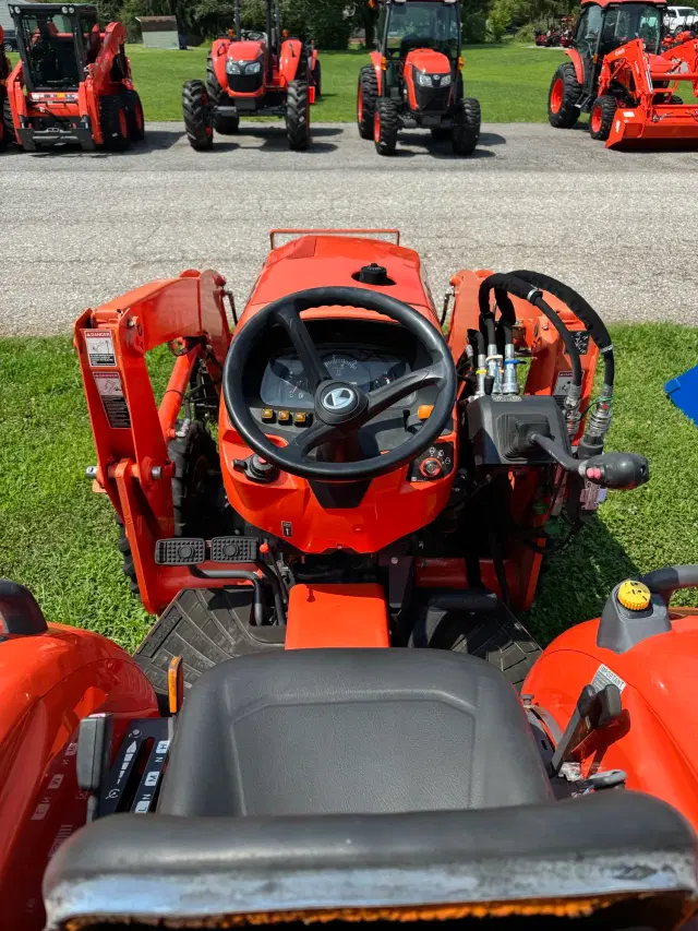 Image of Kubota L3302HST equipment image 4
