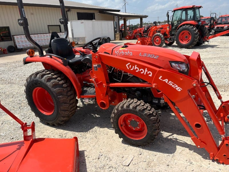 Kubota L3302HST Equipment Image0