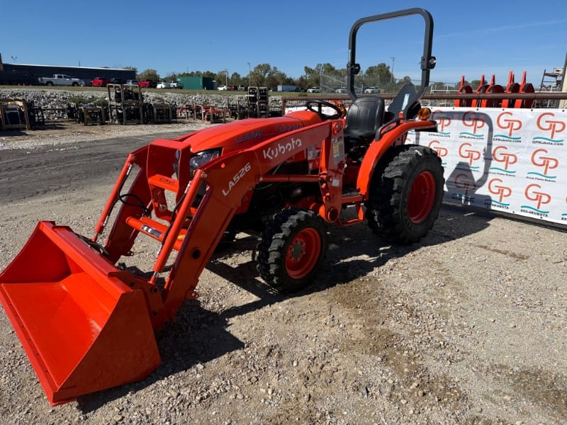 Kubota L3302HST Equipment Image0