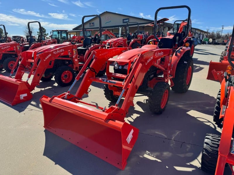 Kubota L3302HST Equipment Image0