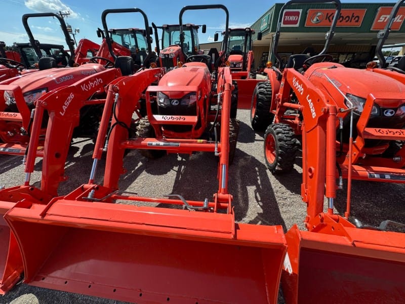 Kubota L3302HST Equipment Image0