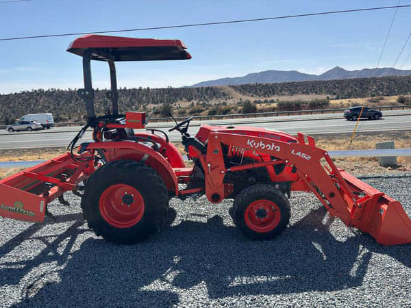 Image of Kubota L3302 equipment image 1