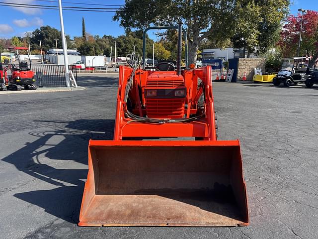 Image of Kubota L3350 equipment image 4